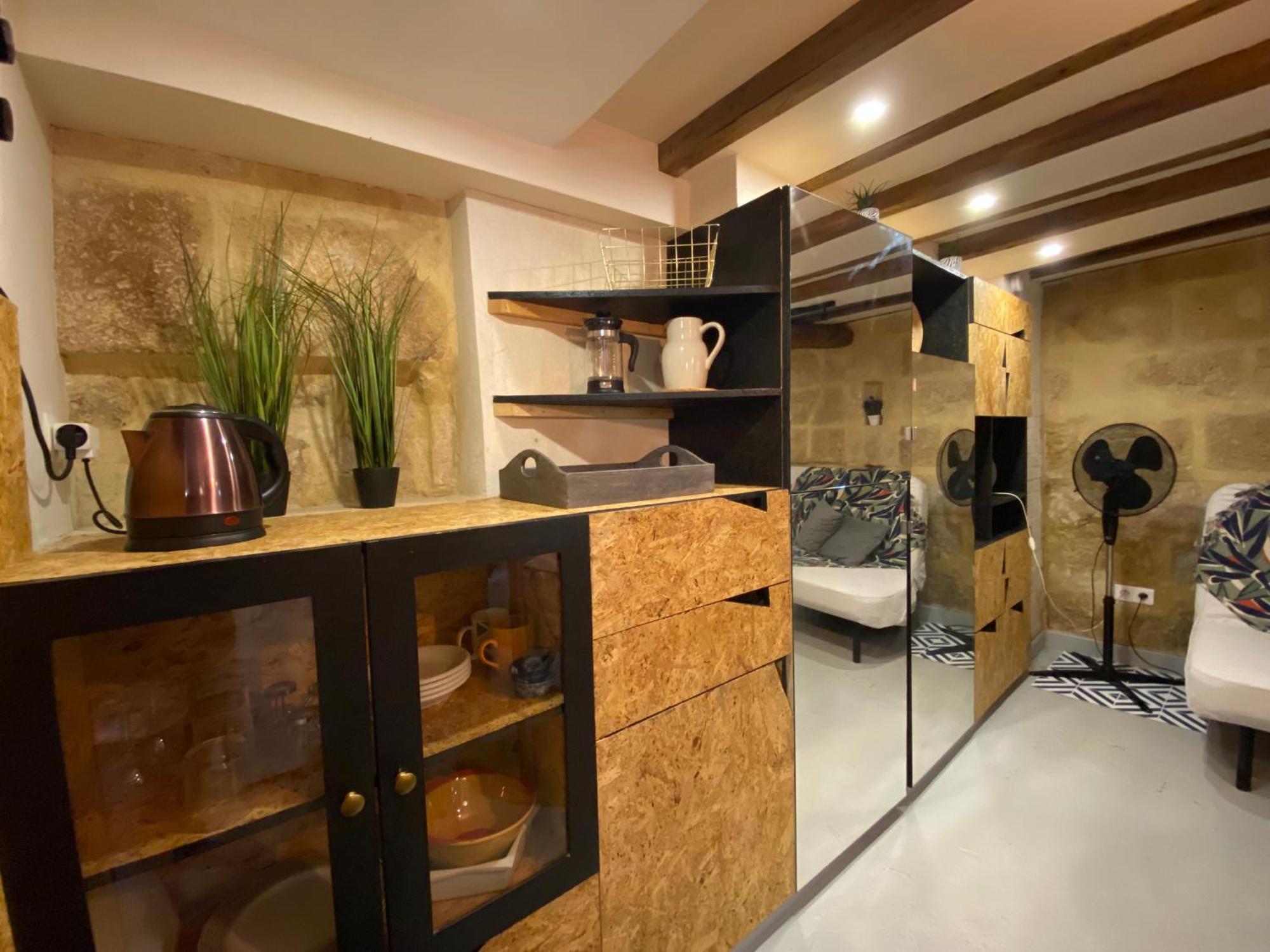 Charmant Studio Ecusson Centre Historique Apartment มงต์เปอลิเยร์ ภายนอก รูปภาพ
