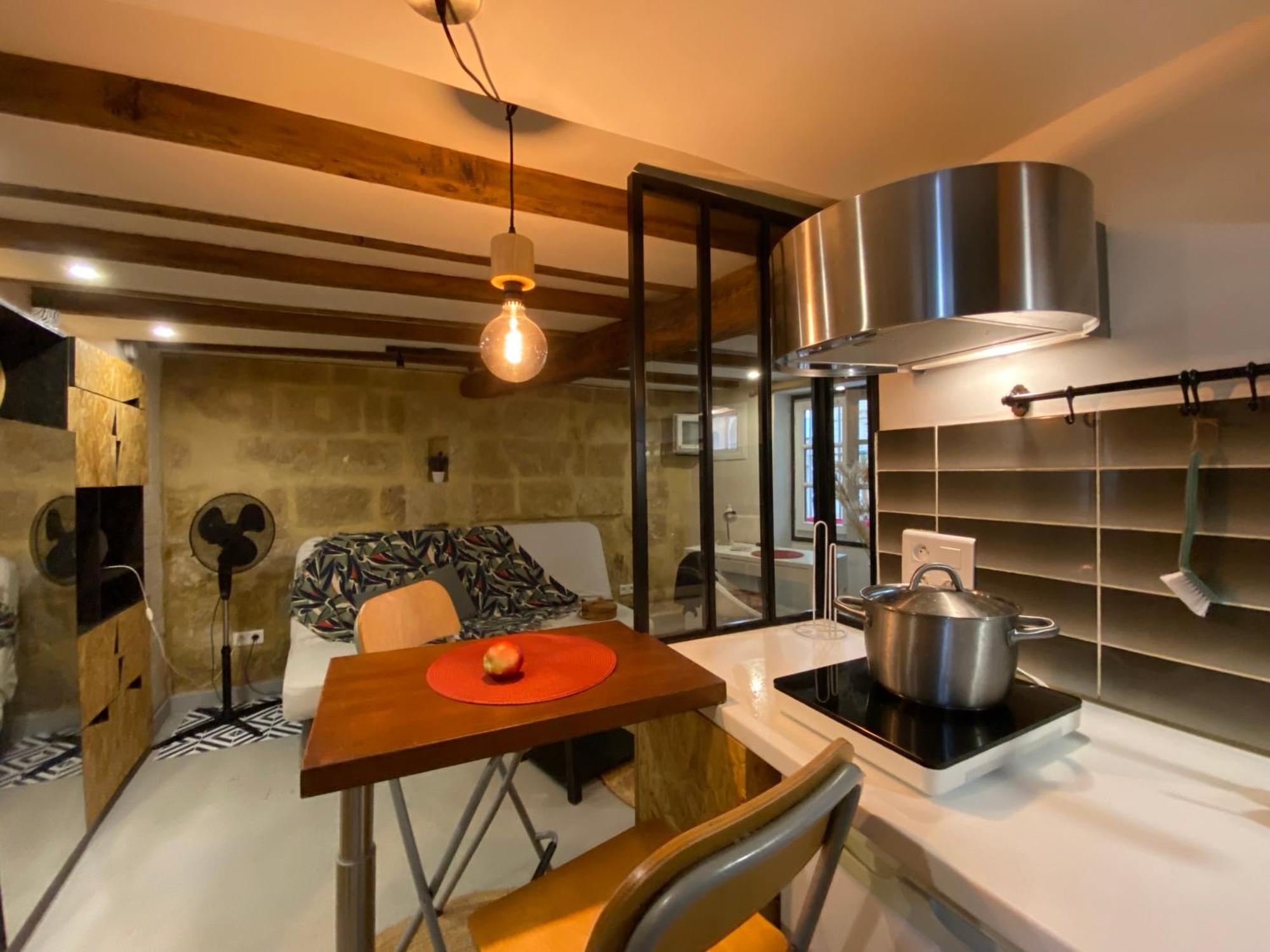 Charmant Studio Ecusson Centre Historique Apartment มงต์เปอลิเยร์ ภายนอก รูปภาพ